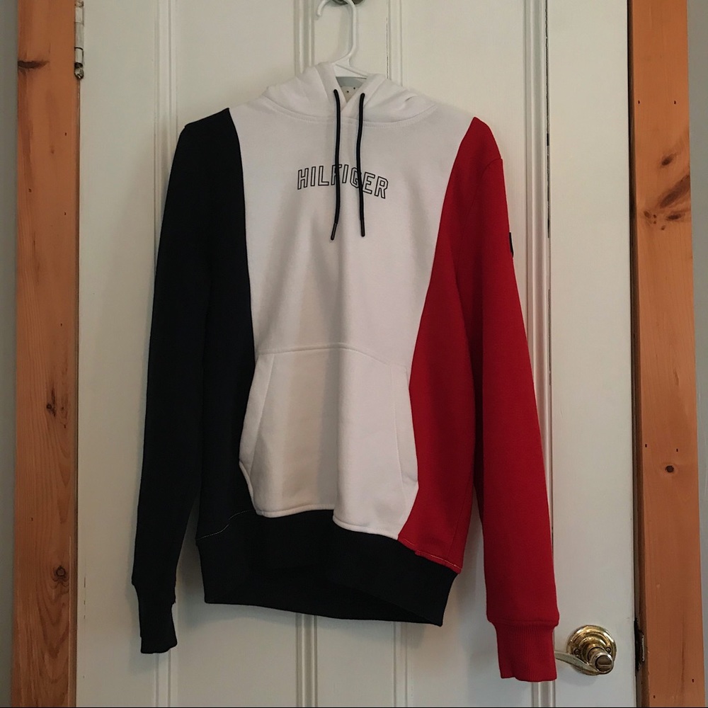 🚨FINAL PRICE🚨Tommy Hilfiger “Hilfiger” Hoodie